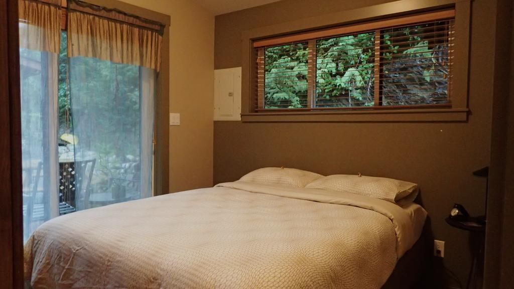 Wild Coast Chalets Port Renfrew Habitación foto