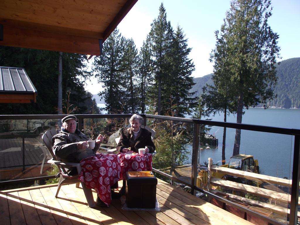 Wild Coast Chalets Port Renfrew Habitación foto