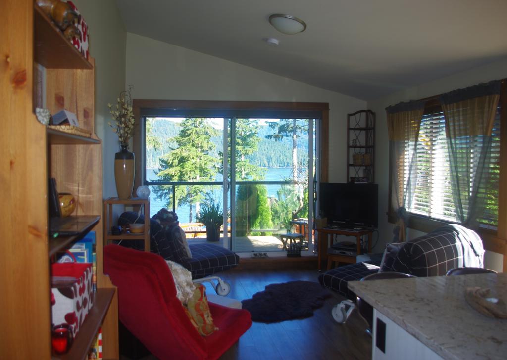 Wild Coast Chalets Port Renfrew Habitación foto