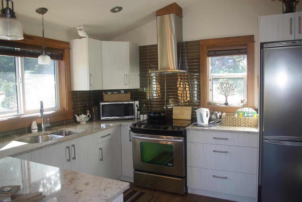 Wild Coast Chalets Port Renfrew Habitación foto